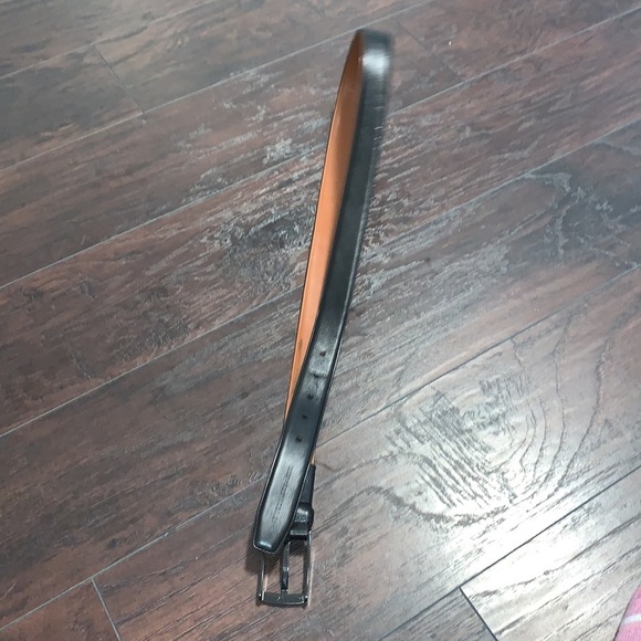 Genuine Leather G.Beene Belt-Casual Dress with Single Prong Buckle, Sz. 42/105. - Picture 7 of 11